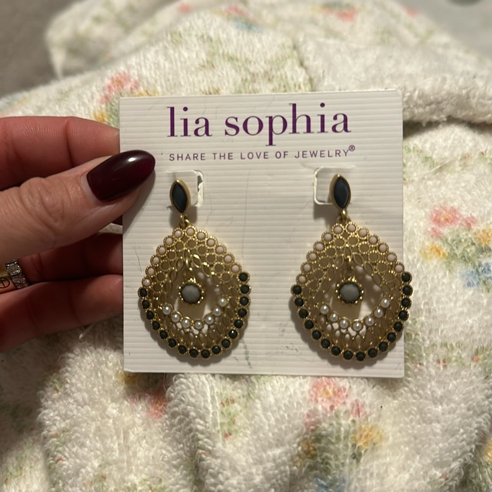 Lia Sophia dangling earrings NWT